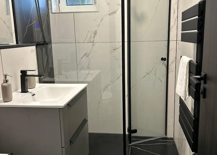 Mango73 アパート シオーフォク